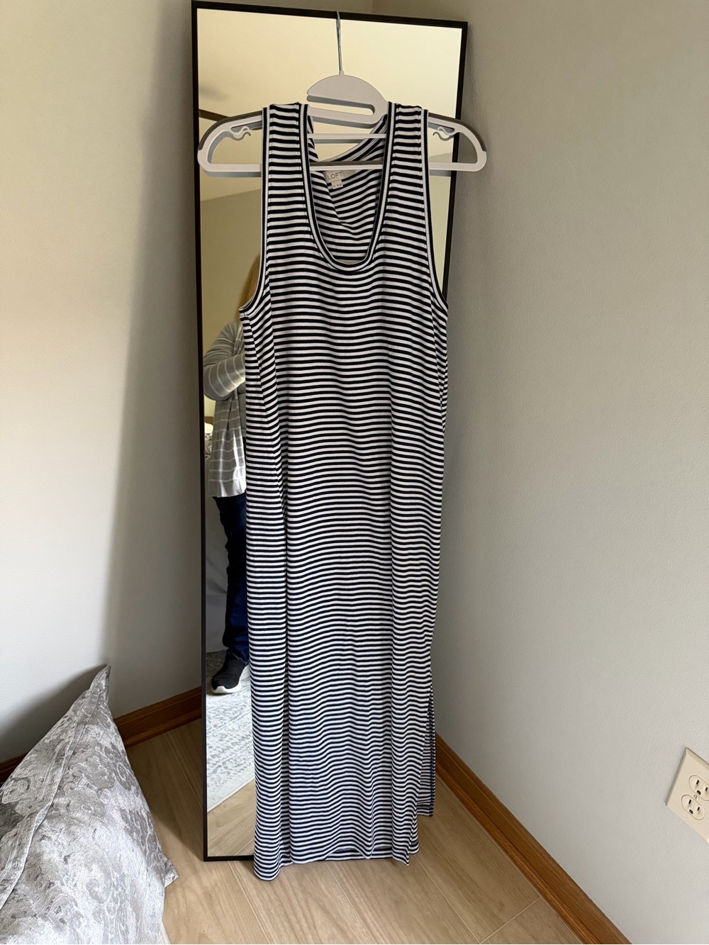 Striped Navy and white tank
Midi  dress with side slit